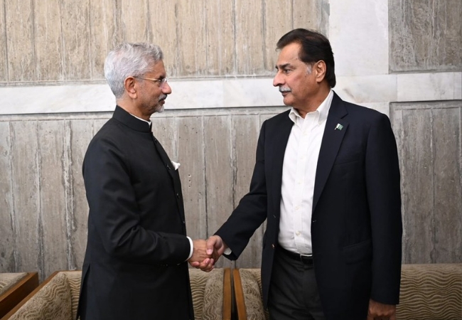 Pakistan's National Assembly Speaker briefly interacts with EAM Jaishankar in Dhaka